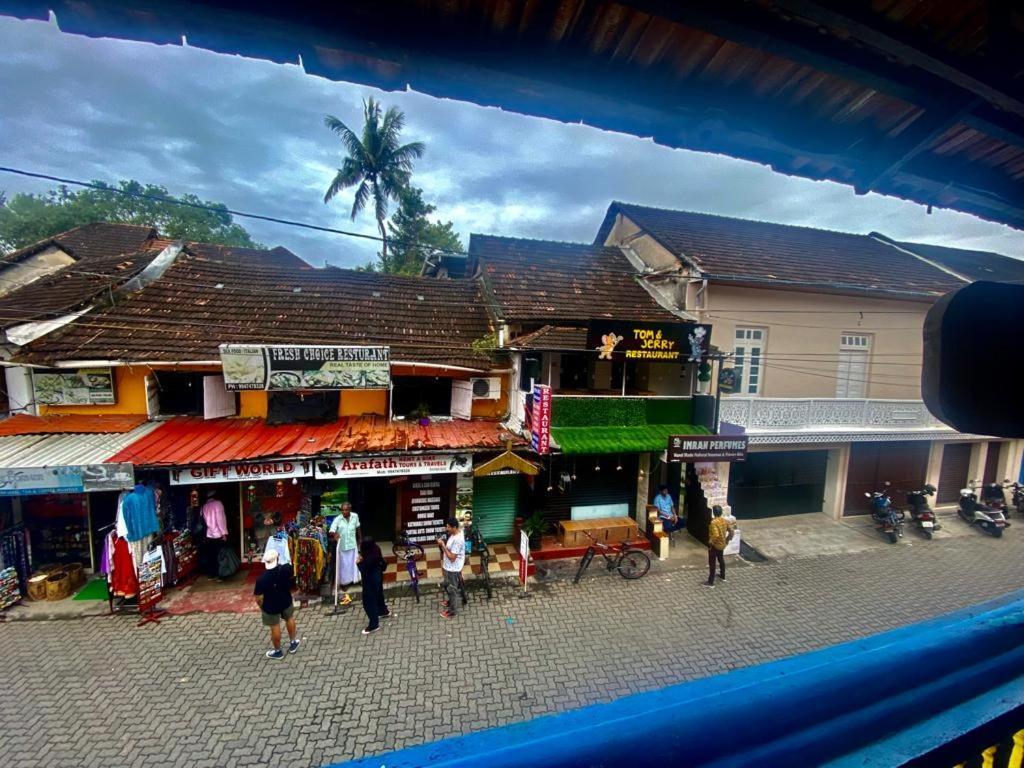 Brisbane Lodge & Hostel Коччи Экстерьер фото